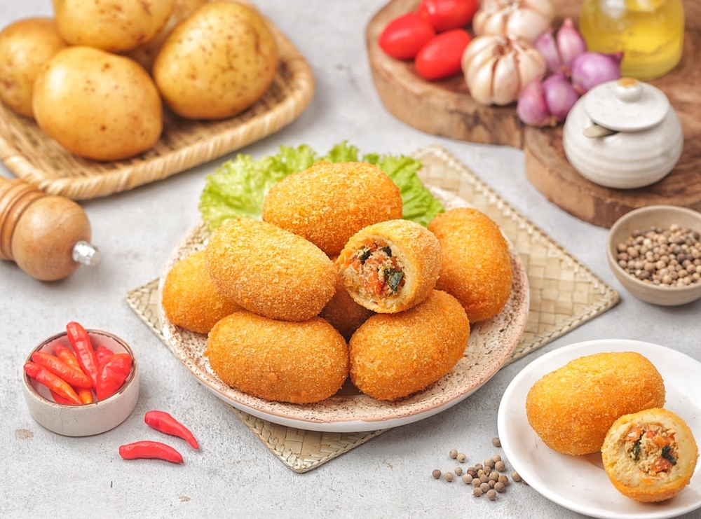 Kroket,Kentang.,Croquettes,Are,Lumps,Of,Finely,Mashed,Potatoes,Filled